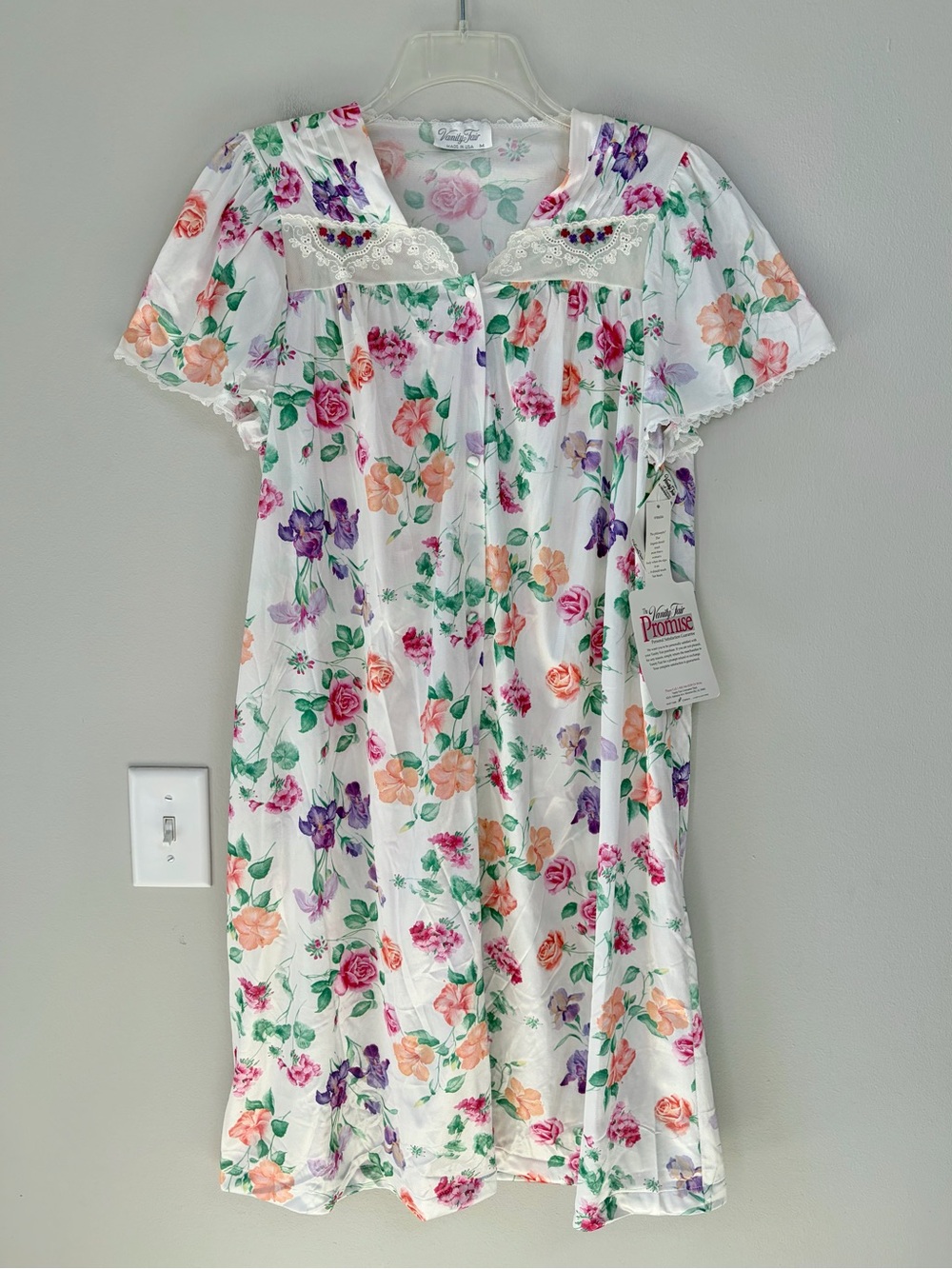 Vintage Deadstock Vanity Fair Botanical Floral Patterned Button Down Night Gown